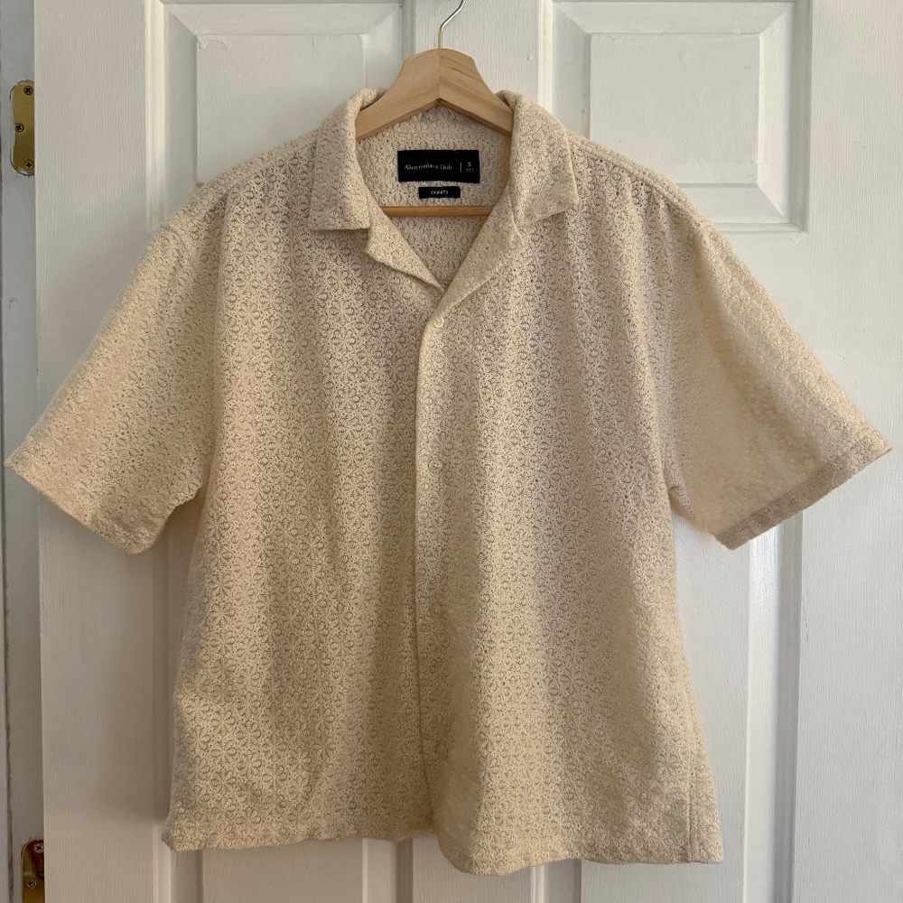 Abercrombie Men’s Cropped Cream Button Up Size S